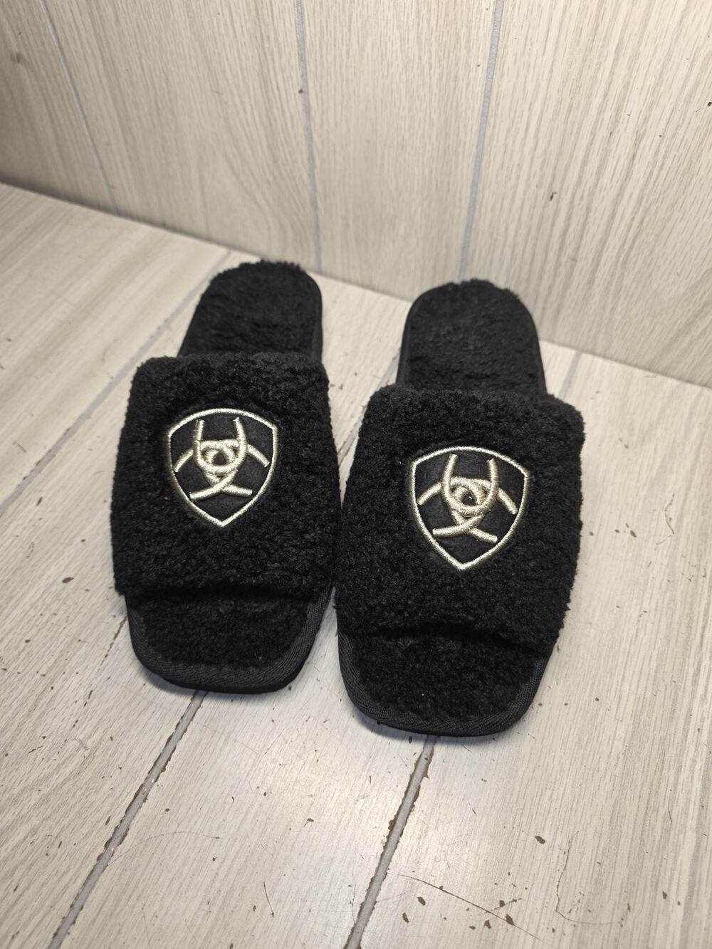 Ariat Cozy Slippers, Black, Women Size 7 Sandals Slides Style Polyester Cowgirl
